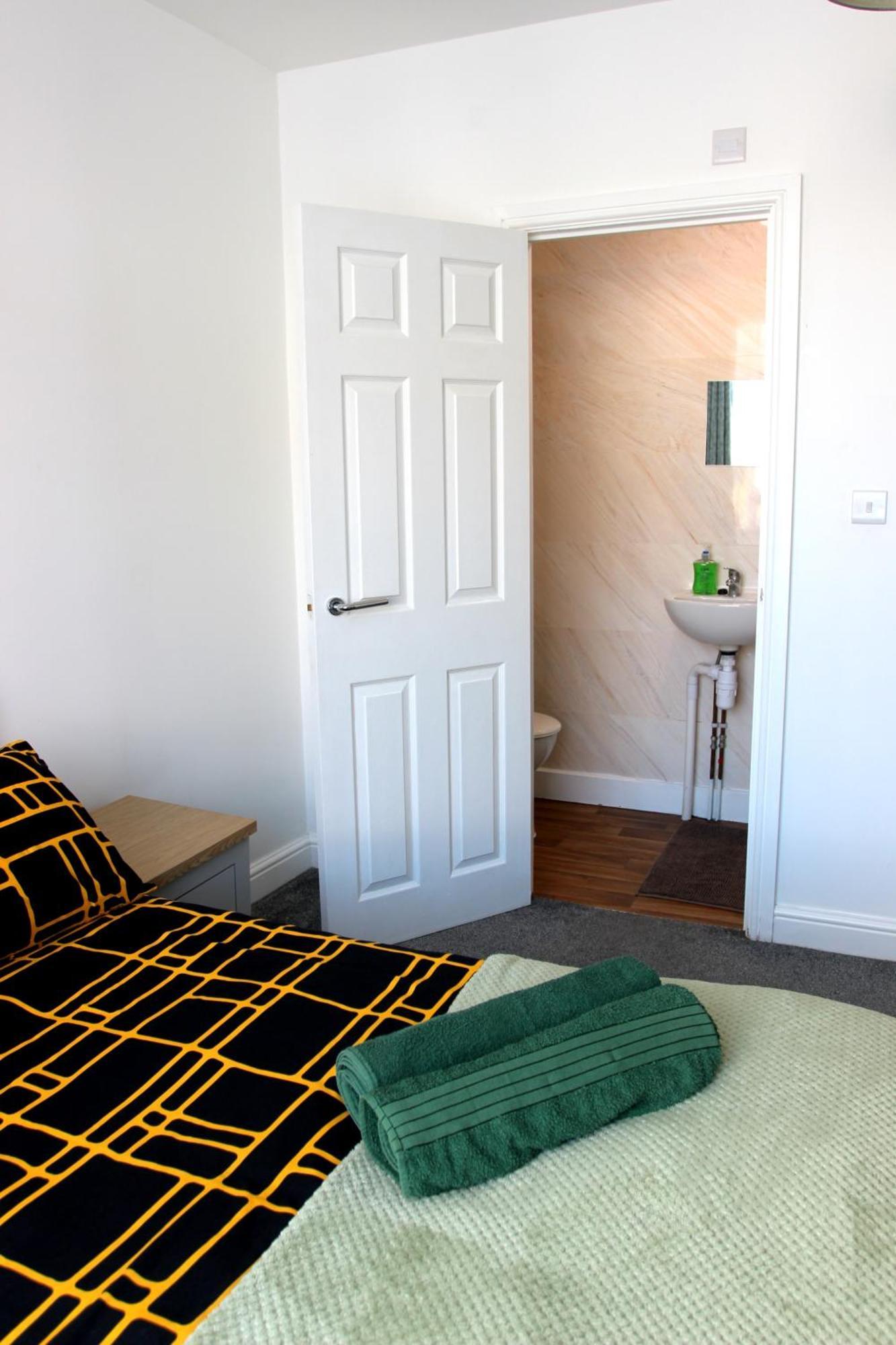 House Share With Few Ensuite Rooms Near Southmead Bristol Esterno foto